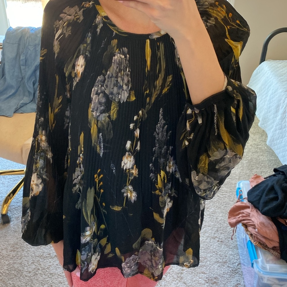 NWT sheer pleated blouse - Picture 2 of 8
